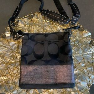 Coach Signature ZIP Crossbody